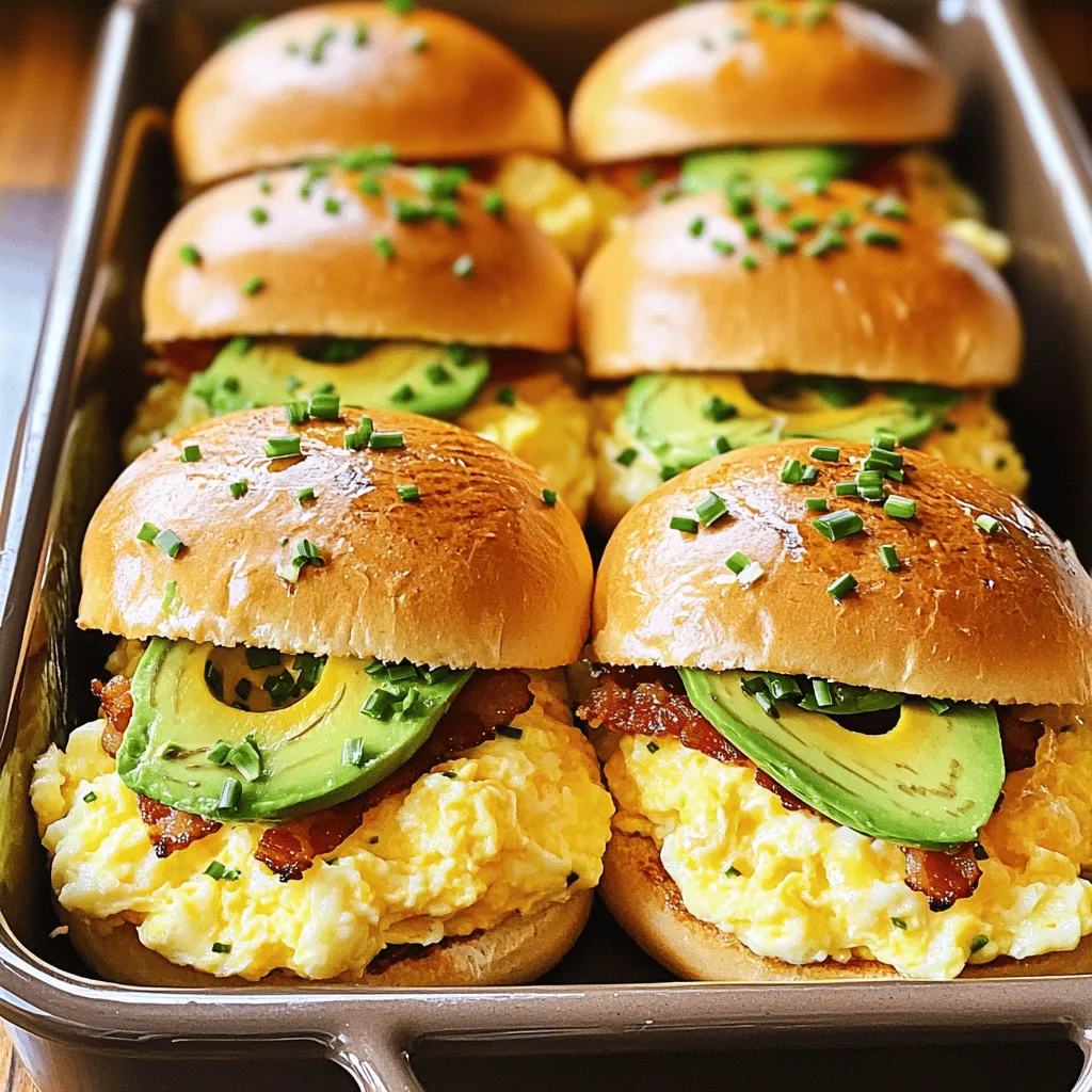 - 12 kleine Brötchen (Slider Buns) - 6 Eier - 6 Scheiben Speck - 1 reife Avocado, in Scheiben geschnitten - ½ Tasse geriebener Cheddar-Käse